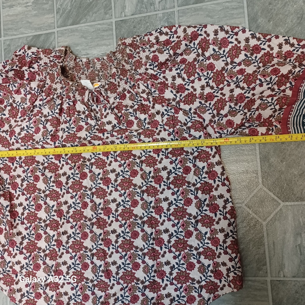 C&C California Red Ruffled Blouse with 3/4 Sleeves Size L - Picture 9 of 12